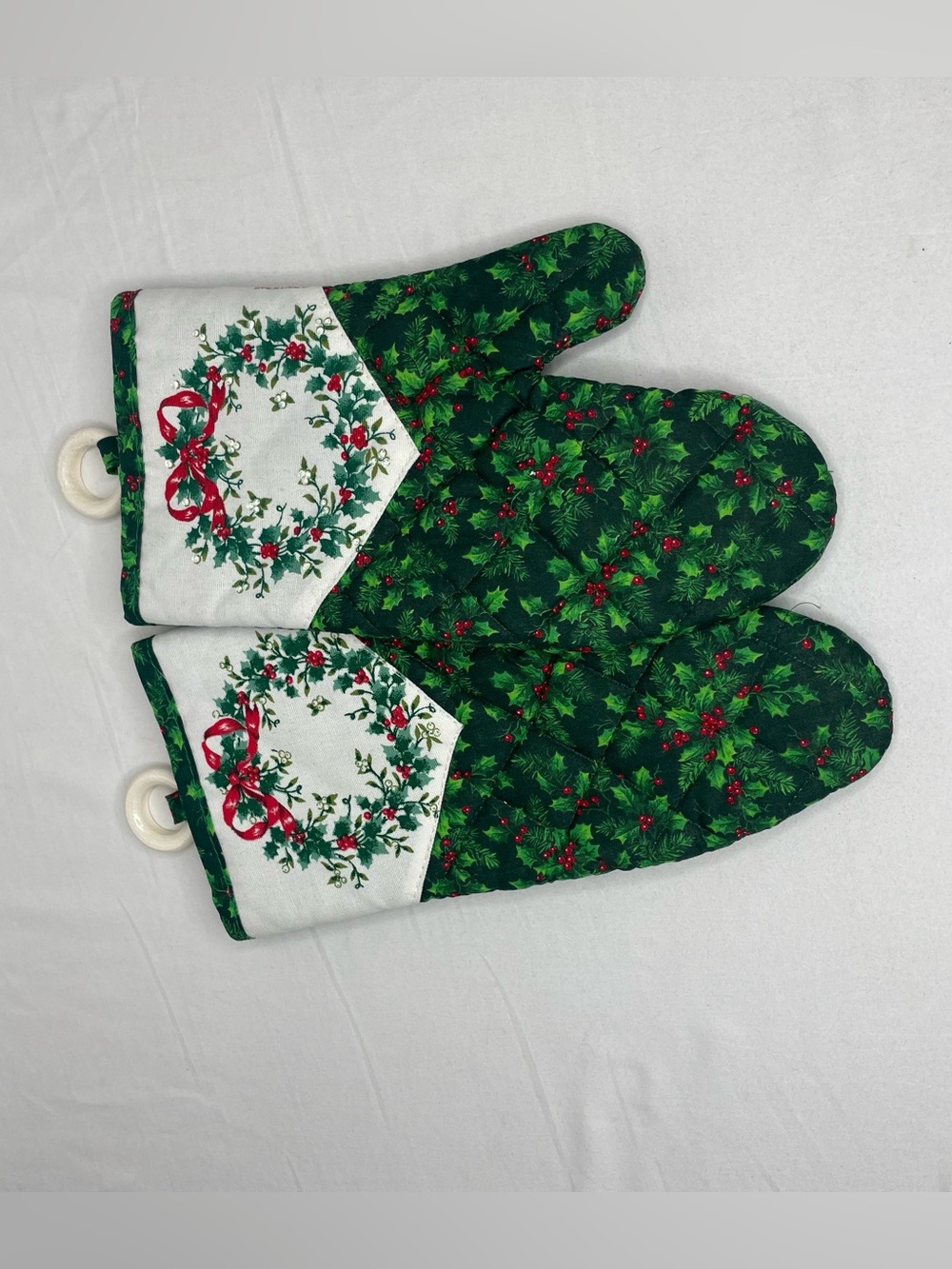 Vintage Pfaltzgraff Christmas Oven Mitts Set 2 Holly Wreath Holiday